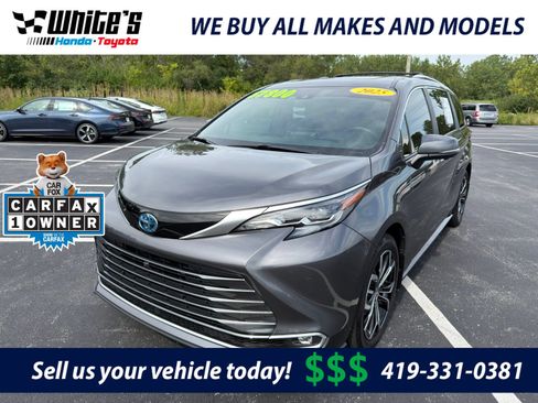 Used 2025 Toyota Sienna Platinum FWD image 1