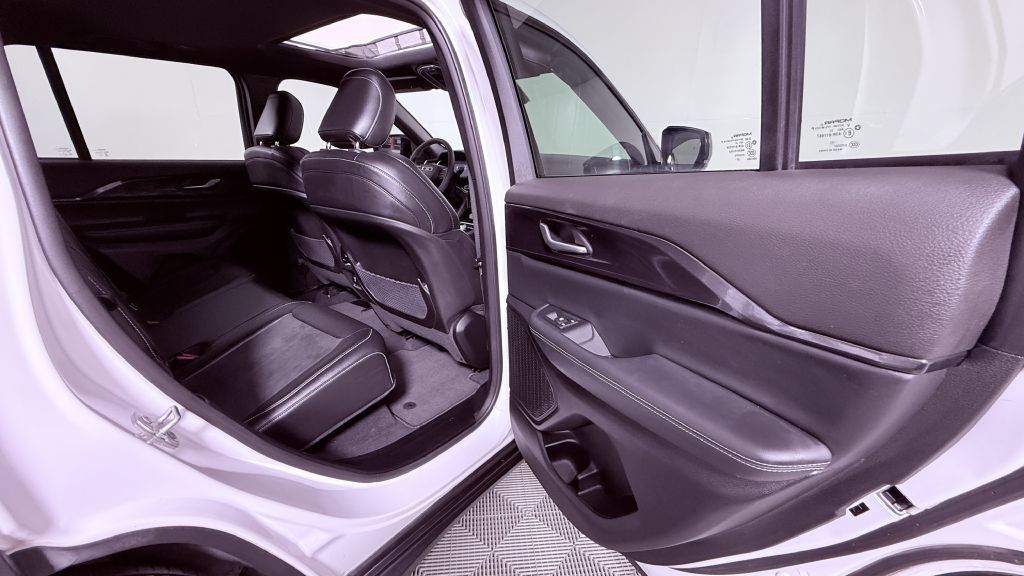 Used 2023 Jeep Grand Cherokee Altitude AWD/4WD image 23