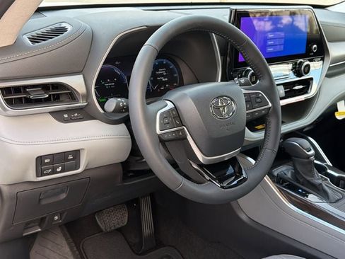 New 2026 Toyota Highlander Limited image 19