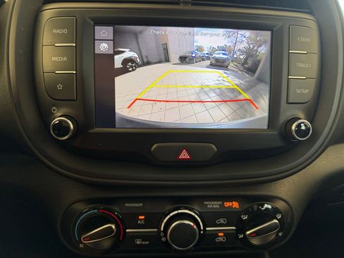 Used 2025 Kia Soul LX w/ LX Technology Package image 17