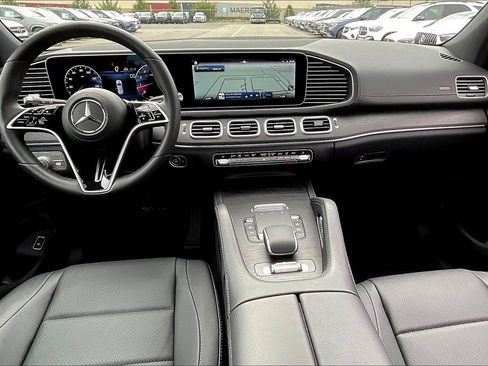 Used 2025 Mercedes-Benz GLS 450 4MATIC image 13