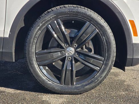 Used 2018 Volkswagen Tiguan SEL Premium FWD image 9