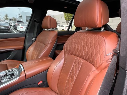 Used 2021 BMW X7 M50i image 18