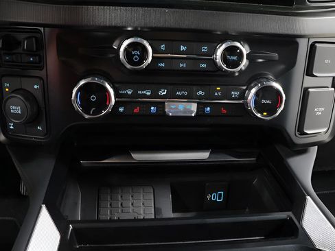 Used 2023 Ford F250 Platinum AWD/4WD image 10