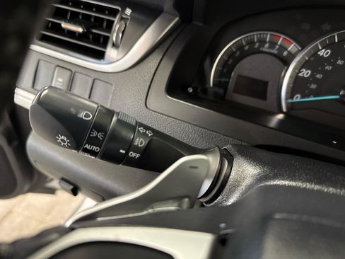 Used 2012 Toyota Camry SE w/ Leather Pkg FWD image 18