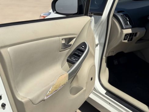 Used 2014 Toyota Prius Four w/ Solar Roof Package FWD image 12