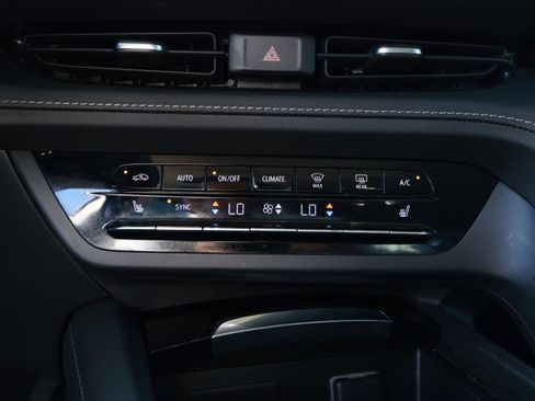 Used 2023 Buick Envision Essence image 18