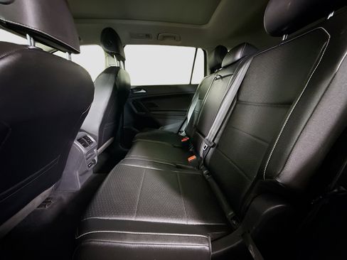 Used 2021 Volkswagen Tiguan SE FWD image 25