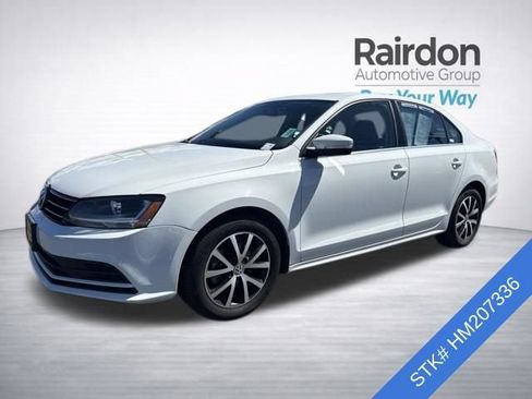 Used 2017 Volkswagen Jetta SE FWD image 3