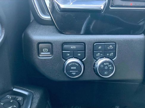 Used 2024 GMC Sierra 1500 SLT image 33