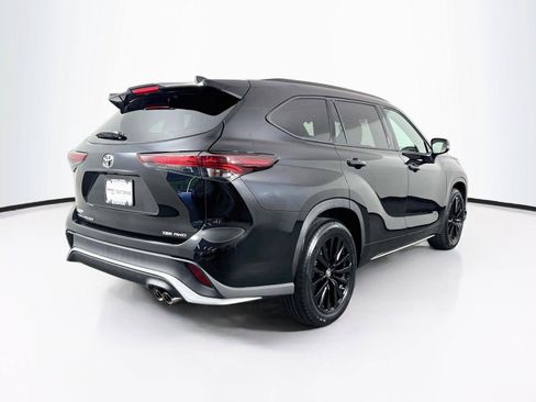 Used 2025 Toyota Highlander XSE AWD/4WD image 2