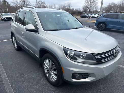 Used 2013 Volkswagen Tiguan SE image 2