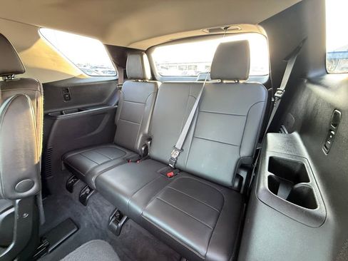 Used 2021 Chevrolet Traverse RS image 27