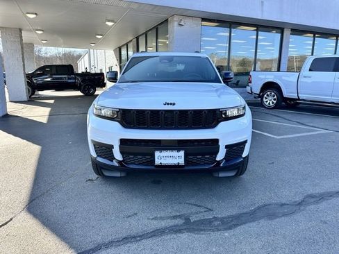 New 2025 Jeep Grand Cherokee L Altitude image 2