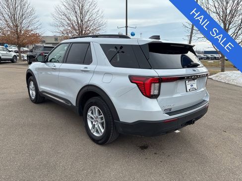 Used 2025 Ford Explorer Active AWD/4WD image 6