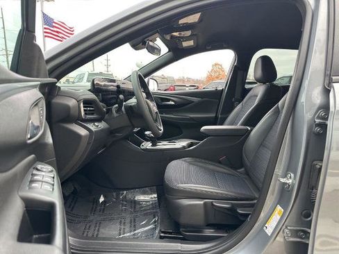 Used 2025 Buick Envista Preferred image 9