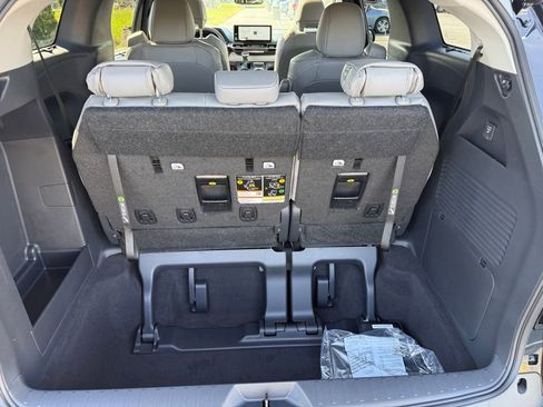 New 2026 Toyota Sienna XLE image 37