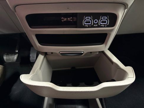 Used 2023 Chrysler Voyager LX image 27