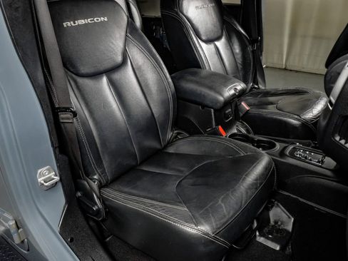 Used 2014 Jeep Wrangler Unlimited Rubicon w/ Connectivity Group AWD/4WD image 27
