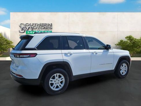 Used 2023 Jeep Grand Cherokee Laredo w/ Luxury Tech Group I AWD/4WD image 5