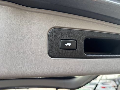 Used 2012 Honda Odyssey Touring Elite image 8