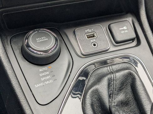Used 2020 Jeep Cherokee Limited AWD/4WD image 22