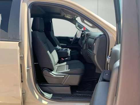 Used 2022 Chevrolet Silverado 1500 Custom Trail Boss AWD/4WD image 17