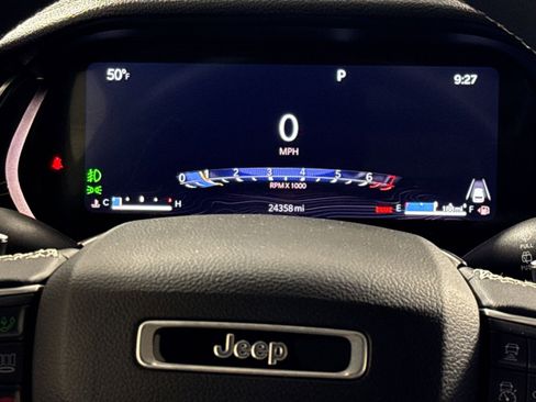 Used 2024 Jeep Grand Cherokee L Limited w/ Luxury Tech Group II AWD/4WD image 17