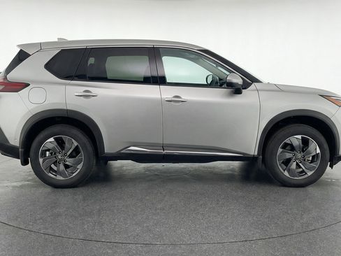Used 2025 Nissan Rogue SV FWD image 11