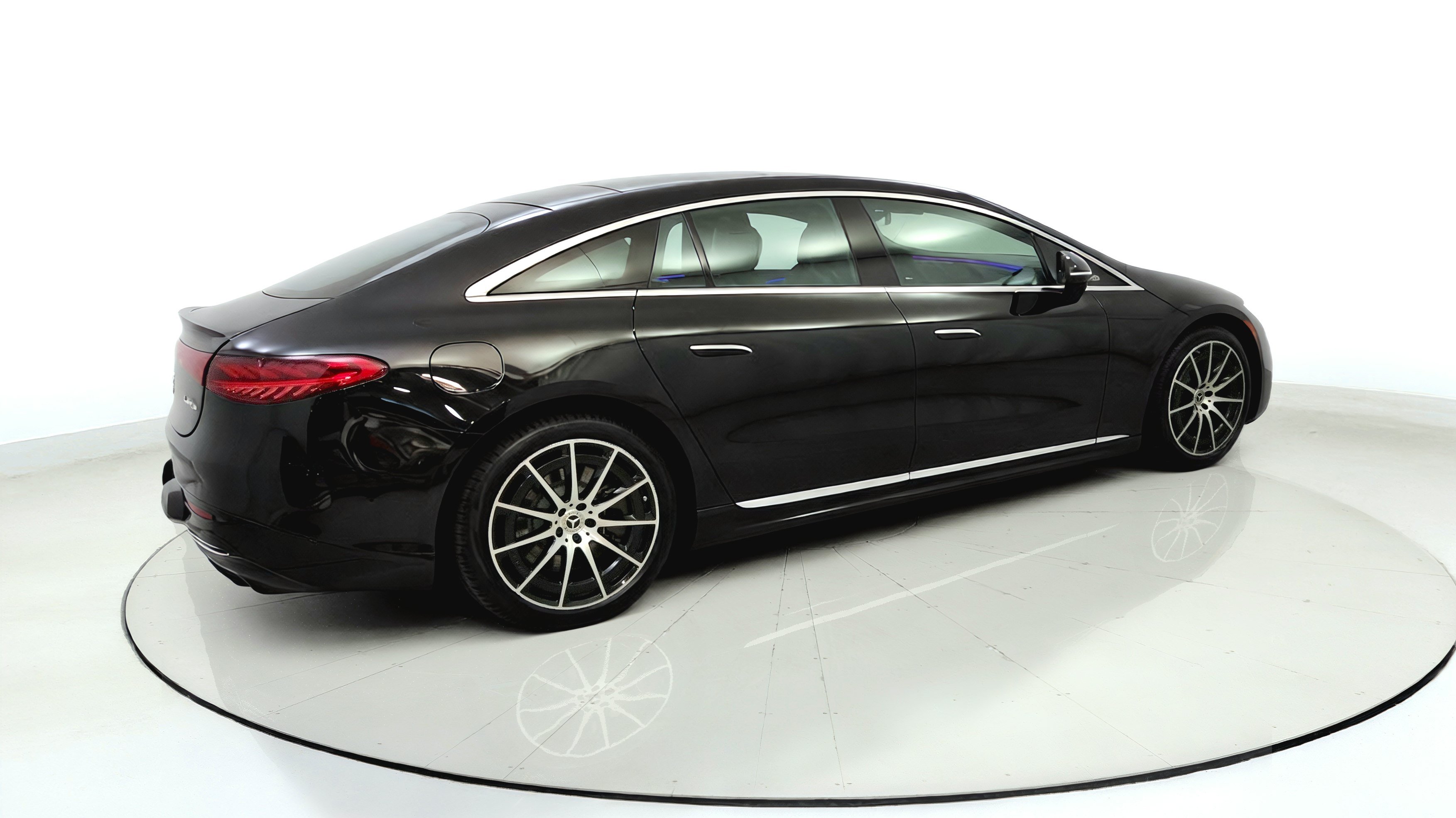 Used 2022 Mercedes-Benz EQS 580 4MATIC Sedan w/ Winter Package image 7