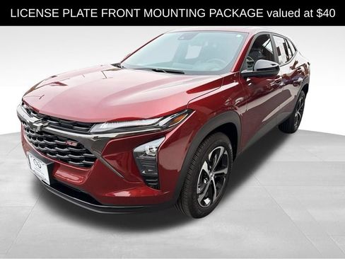 Used 2025 Chevrolet Trax RS w/ Driver Confidence Package FWD image 3