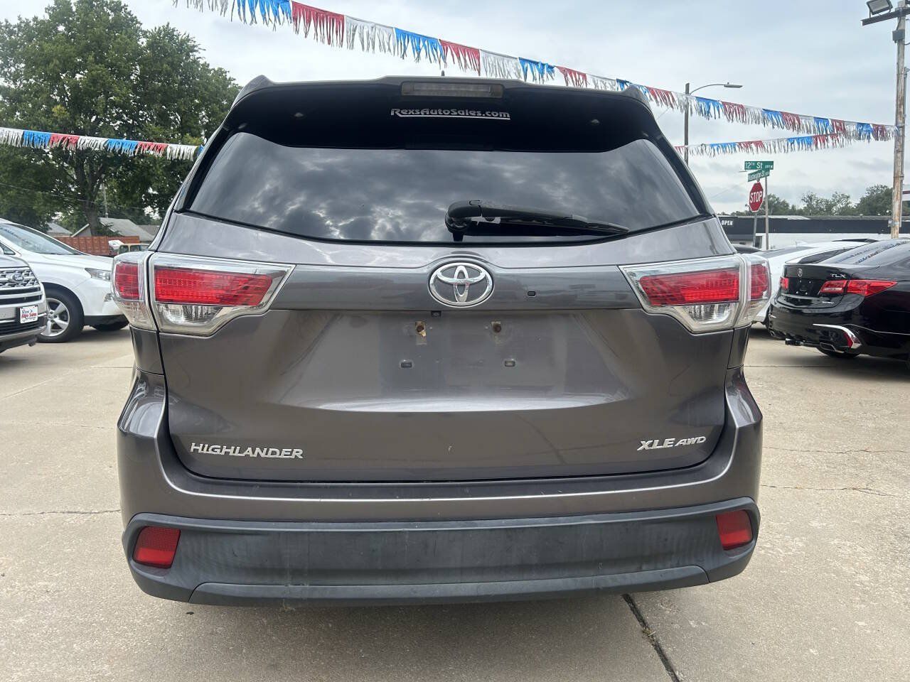 Used 2016 Toyota Highlander XLE AWD/4WD image 7