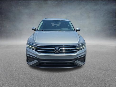 Used 2023 Volkswagen Tiguan SE AWD/4WD image 16
