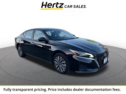 Used 2025 Nissan Altima 2.5 SV FWD image 1