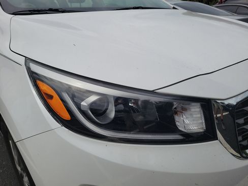 Used 2020 Kia Sedona L image 2