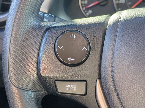 Used 2016 Toyota RAV4 LE image 18