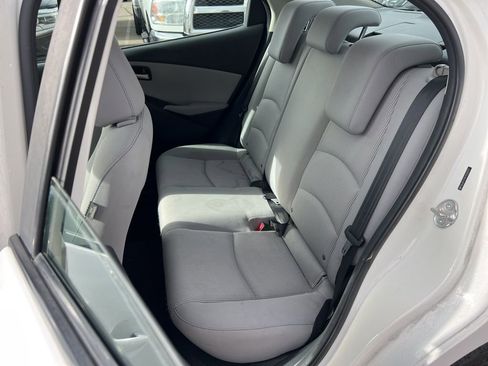 Used 2019 Toyota Yaris LE image 10