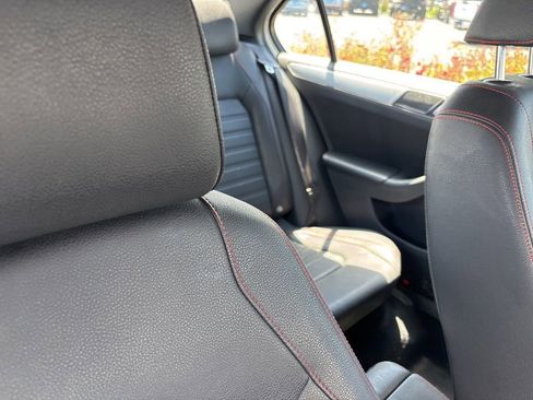 Used 2012 Volkswagen Jetta GLI FWD image 15
