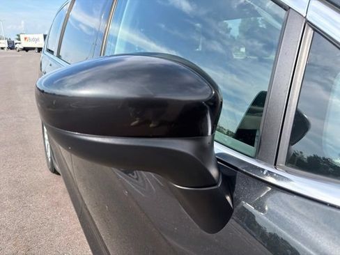 Used 2022 Chrysler Voyager LX FWD image 5