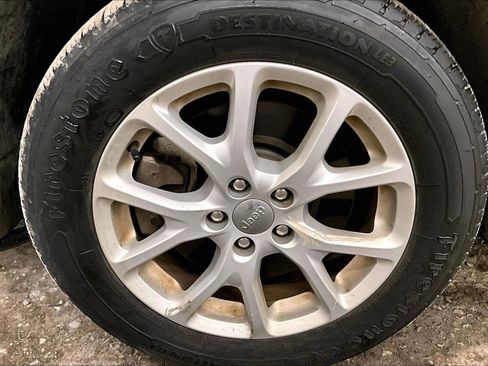 Used 2017 Jeep Cherokee Latitude image 9