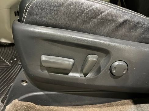 Used 2013 Toyota Sienna SE image 32