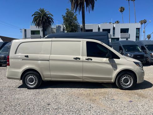 Used 2022 Mercedes-Benz Metris image 4