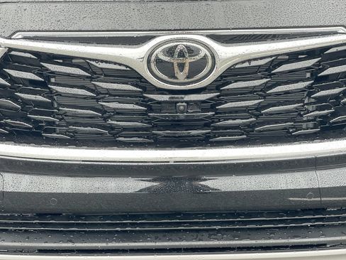 Used 2026 Toyota Highlander Platinum AWD/4WD image 19