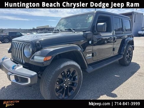 Used 2022 Jeep Wrangler Unlimited Sahara w/ Cold Weather Group AWD/4WD image 1
