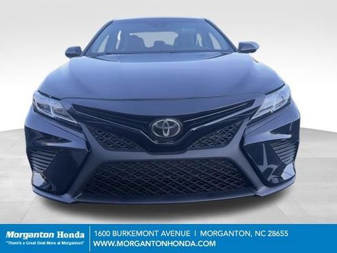Used 2018 Toyota Camry SE w/ Moonroof Package FWD image 2