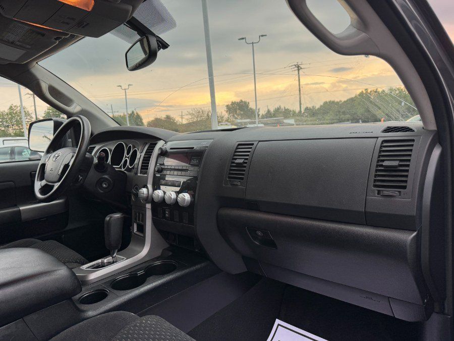 Used 2012 Toyota Tundra 4x4 CrewMax image 19