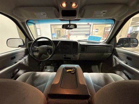 Used 2005 Chevrolet Avalanche LS image 17