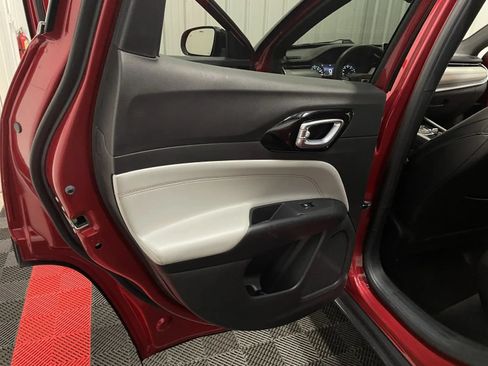 Used 2025 Jeep Compass Limited AWD/4WD image 39