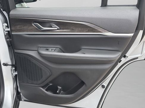 New 2026 Jeep Grand Cherokee Altitude image 27