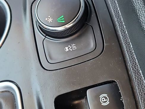 Used 2019 Chevrolet Traverse LT w/ LPO, Black Accent Package image 27